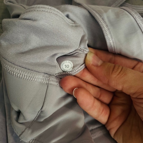 Lululemon Tank top with built in bra - Picture 4 of 4